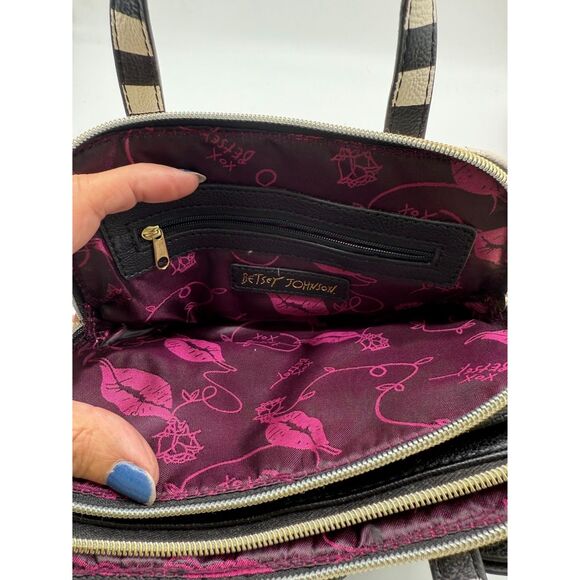 Betsey Johnson Heart Crossbody - Picture 6 of 8